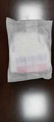 Pad sanitari per tovaglioli ad alta traspirabilità con avvolgimento individuale e controllo degli odori