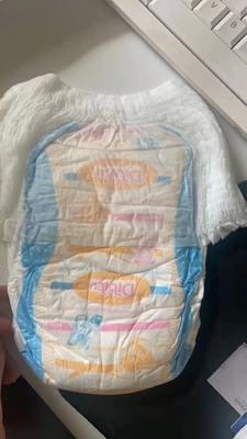La superficie del cotone del grado B tira sul pannolino dei pantaloni stampato per il bambino